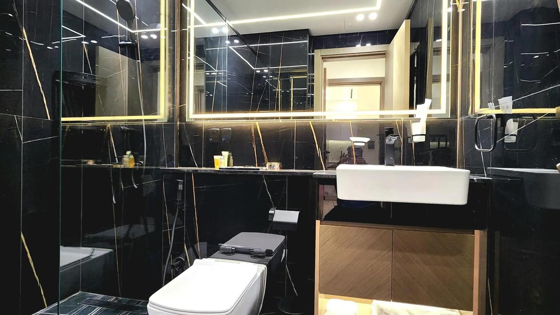 Holiday home Luxurious Comfort In Jvc Dubai