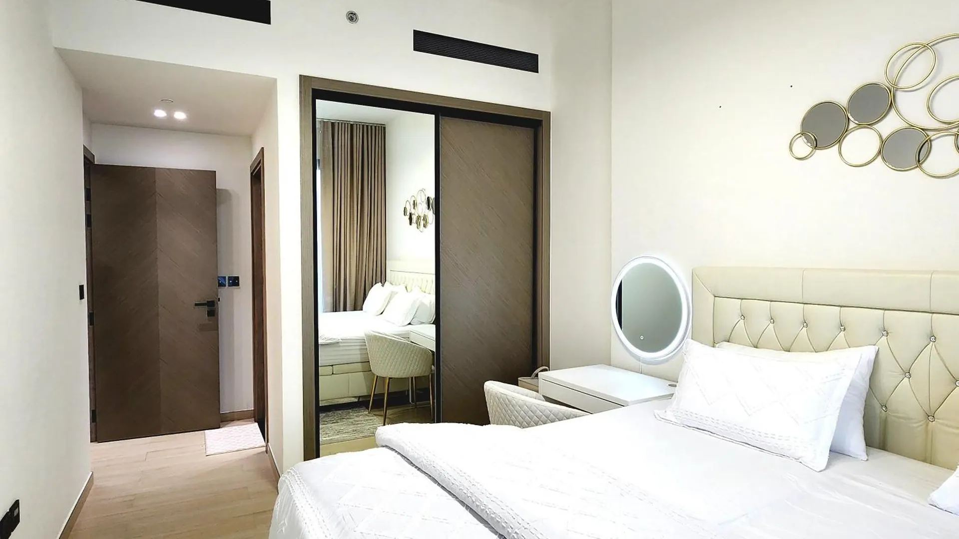 Holiday home Luxurious Comfort In Jvc Dubai United Arab Emirates